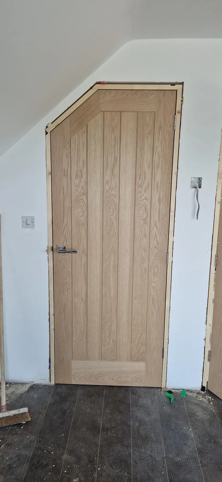 Oak cottage-style internal door with new architrave
